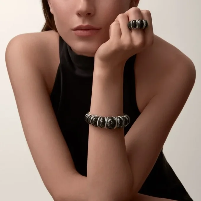 Anillo Cartier Libre Tressage, metacuarcita, diamantes