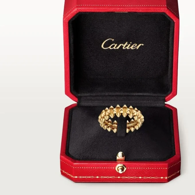 Anillo Clash De Cartier, modelo mediano