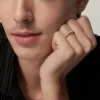 Anillo Clash De Cartier, modelo pequeño