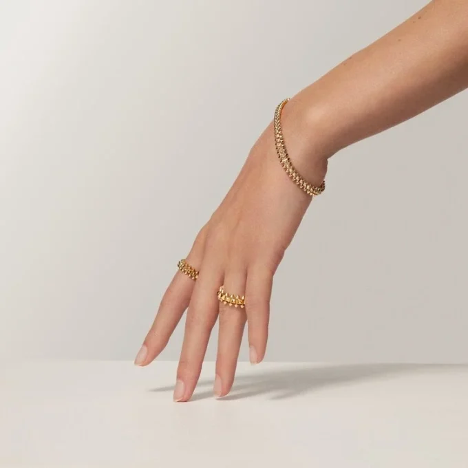 Anillo Clash De Cartier, modelo pequeño