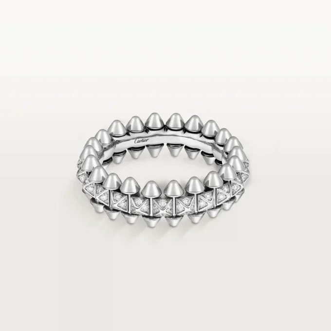 Anillo Clash de Cartier, modelo pequeño, pavé
