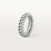 Anillo Clash de Cartier, modelo pequeño, pavé