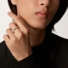 Anillo Clash de Cartier, modelo pequeño, pavé