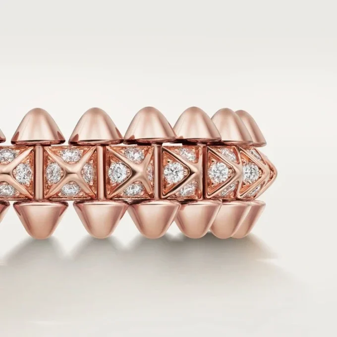 Anillo Clash de Cartier, modelo pequeño, pavé