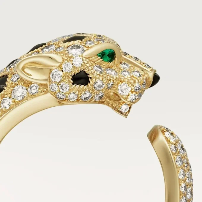 Anillo Panthere de Cartier – Oro amarillo, esmeraldas, ónix, diamantes – Cartier