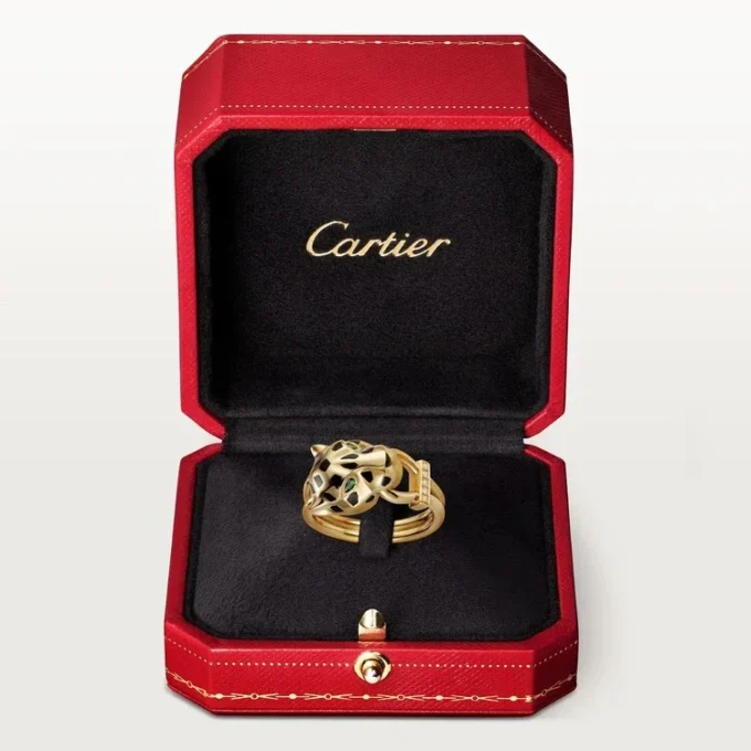 Anillo Panthere de Cartier – Oro amarillo, laca, diamantes, granate tsavorita – Cartier