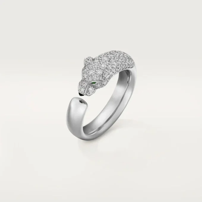 Anillo Panthere de Cartier – Oro blanco, esmeraldas, ónix, diamantes – Cartier