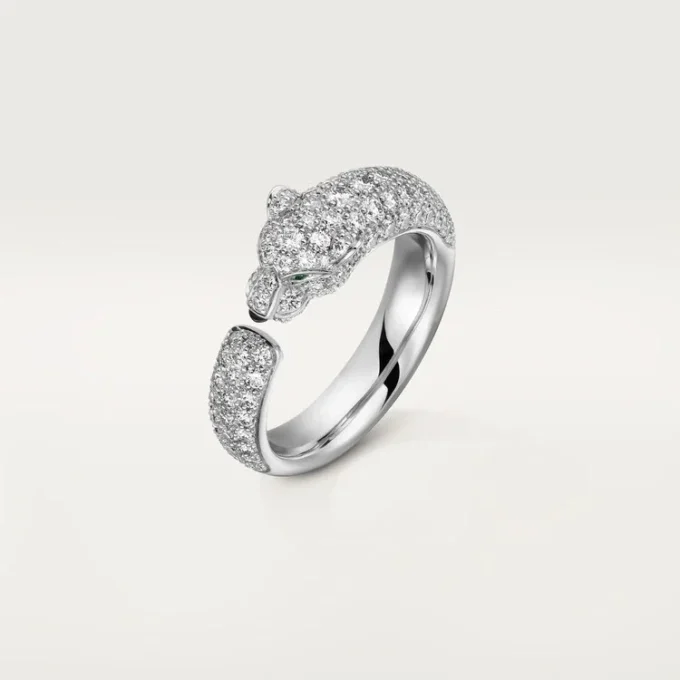 Anillo Panthere de Cartier – Oro blanco, esmeraldas, ónix, diamantes – Cartier