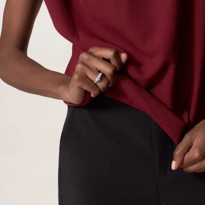 Anillo Panthere de Cartier – Oro blanco, esmeraldas, ónix, diamantes – Cartier