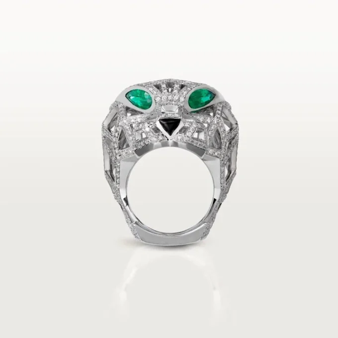 Anillo Panthere de Cartier – Oro blanco, esmeraldas, ónix, diamantes – Cartier