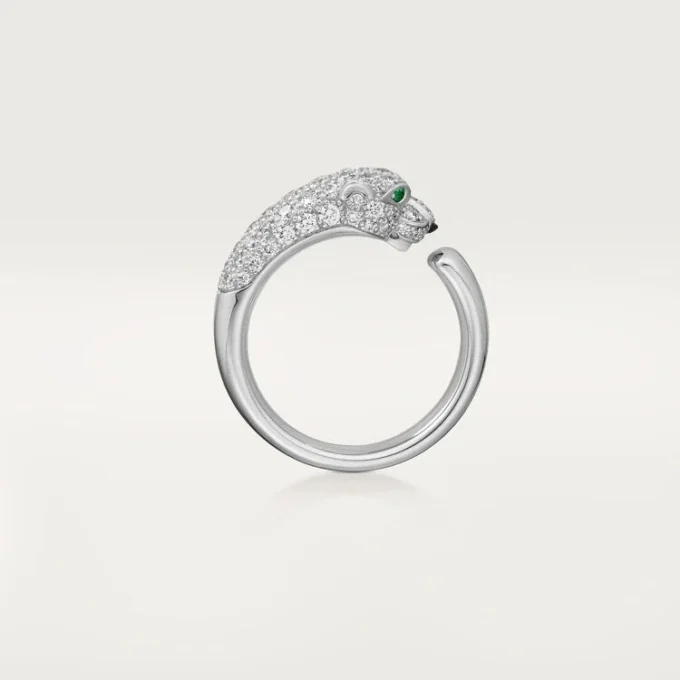 Anillo Panthere de Cartier – Oro blanco, esmeraldas, ónix, diamantes – Cartier