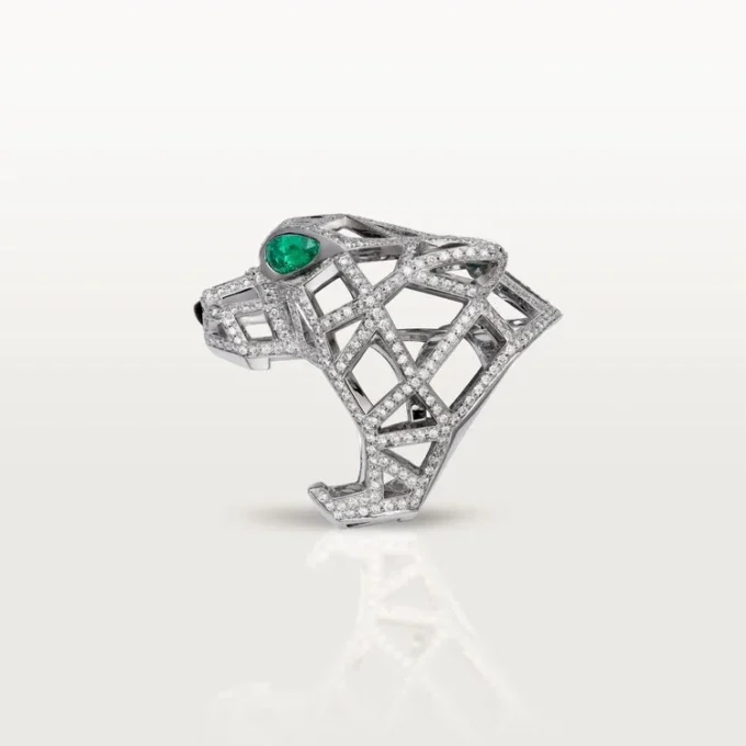 Anillo Panthere de Cartier – Oro blanco, esmeraldas, ónix, diamantes – Cartier