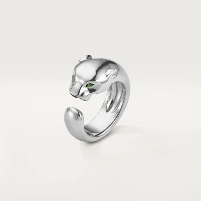 Anillo Panthere De Cartier – Oro blanco, granates tsavorita, ónix – Cartier