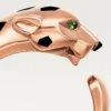 Anillo Panthere de Cartier – Oro rosa, granates tsavorita, ónix – Cartier