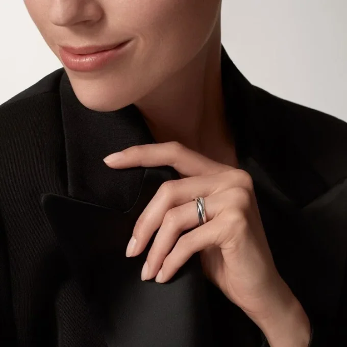 Anillo Trinity, cerámica, modelo pequeño, medio pavé