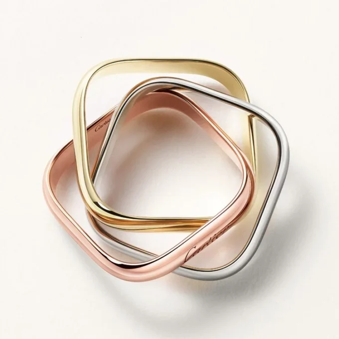 Anillo Trinity, forma cojín, modelo clásico