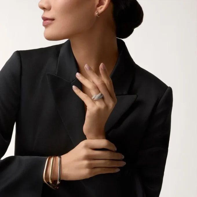 Anillo Trinity, forma cojín, modelo grande, pavé