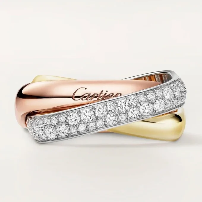 Anillo Trinity, forma cojín, modelo mediano, medio pavé