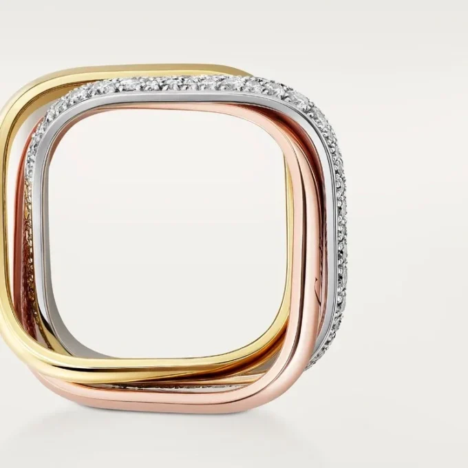 Anillo Trinity, forma cojín, modelo mediano, medio pavé