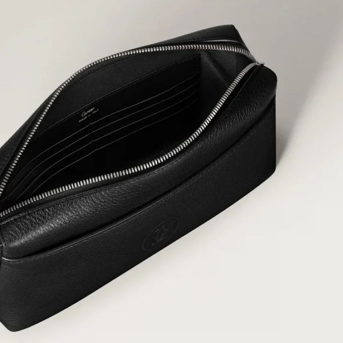 Bolsa cuadrada, Must de Cartier – Piel de becerro negra, acabado en paladio – Cartier