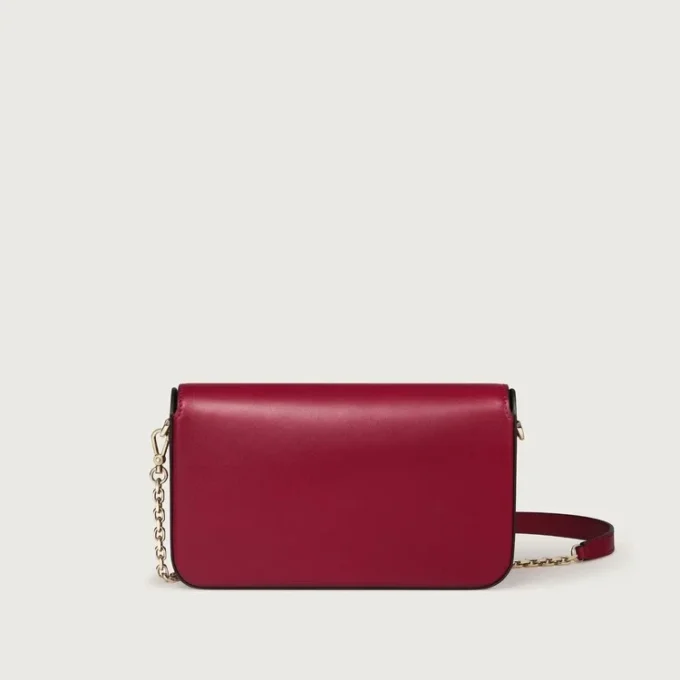Bolso de cadena mini, Double C de Cartier – Piel de becerro rojo cereza, acabado en oro y esmalte rojo cereza – Cartier