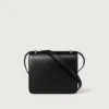 Bolso de hombro, Mini, Double C de Cartier – Piel de becerro negra, acabado en oro y esmalte negro – Cartier