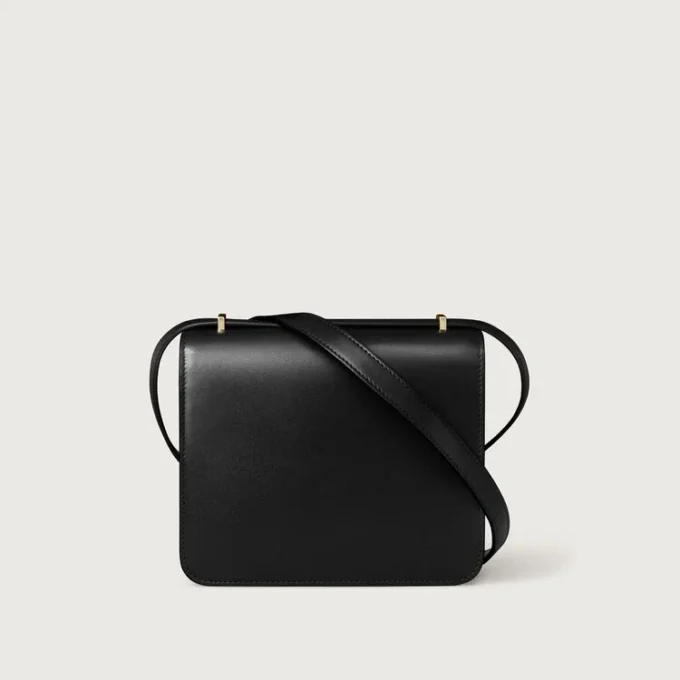 Bolso de hombro, Mini, Double C de Cartier – Piel de becerro negra, acabado en oro y esmalte negro – Cartier