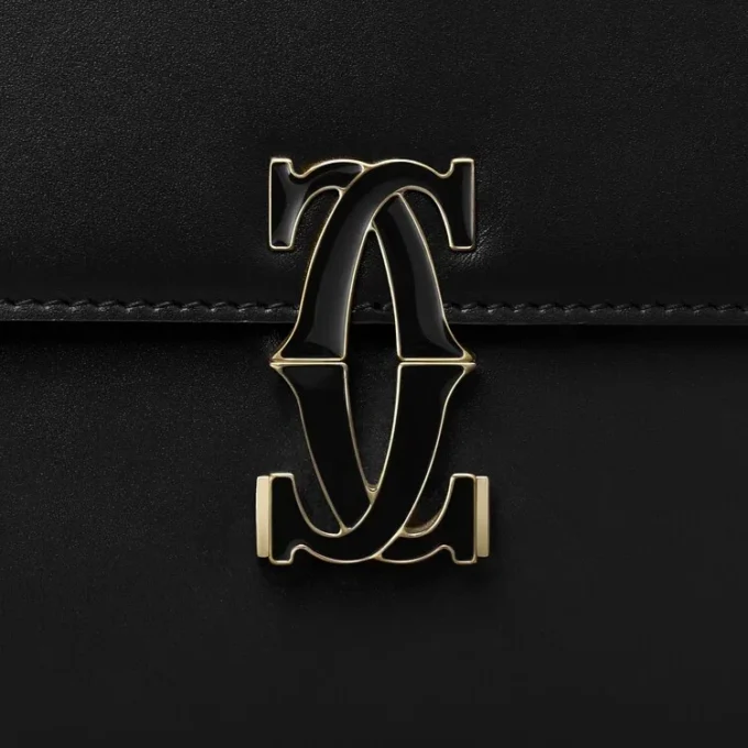 Bolso de hombro, Mini, Double C de Cartier – Piel de becerro negra, acabado en oro y esmalte negro – Cartier