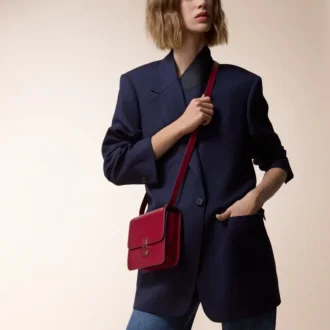 Bolso de hombro, Mini, Double C de Cartier – Piel de becerro rojo cereza, acabado en oro y esmalte rojo cereza – Cartier