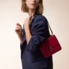 Bolso de hombro, Mini, Double C de Cartier – Piel de becerro rojo cereza, acabado en oro y esmalte rojo cereza – Cartier