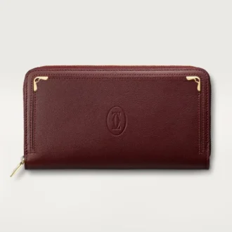 Cartera internacional con cremallera, Must De Cartier – Piel de becerro burdeos, acabado dorado – Cartier