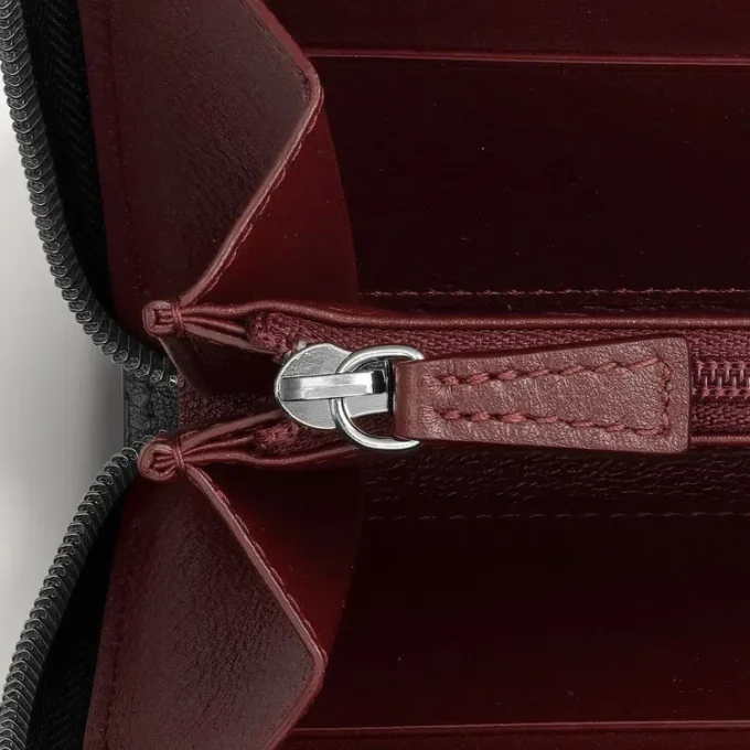 Cartera internacional con cremallera, Must de Cartier – Piel de becerro negra, acabado en paladio – Cartier