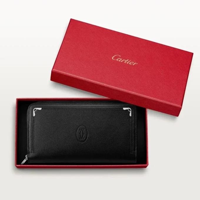 Cartera internacional con cremallera, Must de Cartier – Piel de becerro negra, acabado en paladio – Cartier