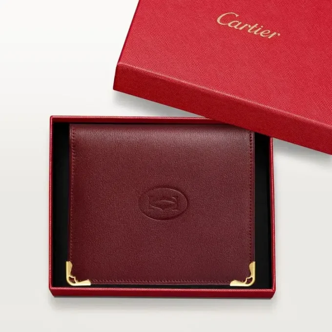 Cartera múltiple, Must de Cartier – Piel de becerro burdeos, acabado dorado – Cartier