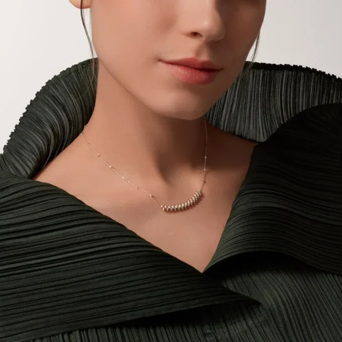 Colgante Clash de Cartier, modelo pequeño, pavé