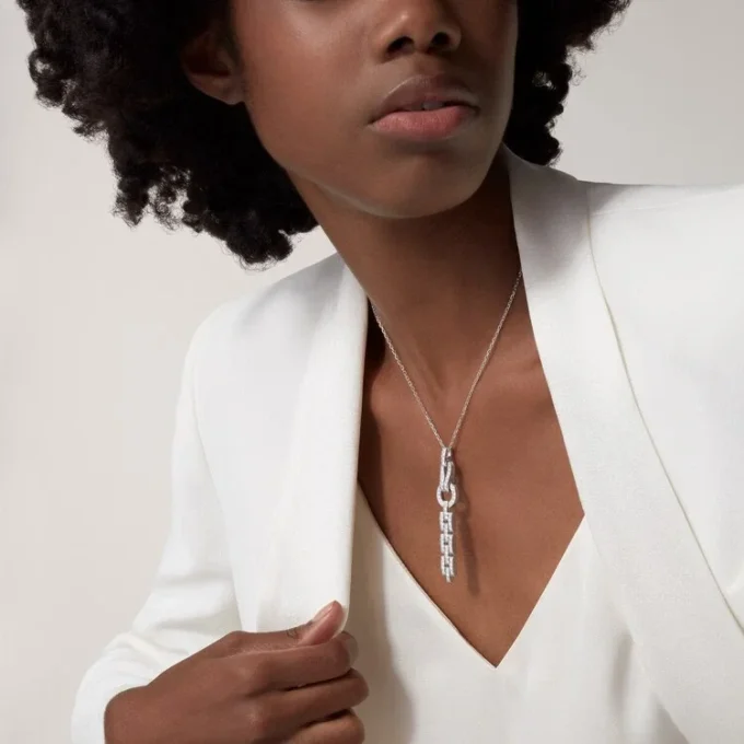 Collar Agrafe – Oro blanco, diamantes – Cartier