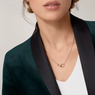 Collar con colgante y cadena Love en oro amarillo | Cartier EE. UU.