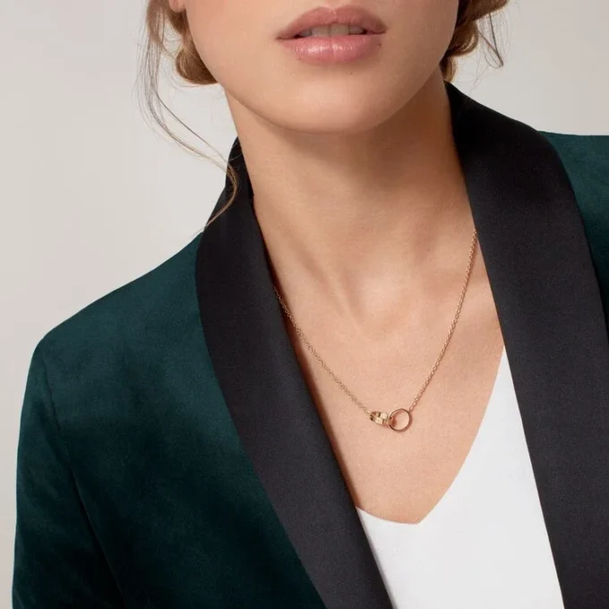 Collar con colgante y cadena Love en oro amarillo | Cartier EE. UU.