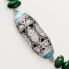 Collar de alta joyería – Oro blanco, calcedonia, skarn, turquesa, laca negra, diamantes – Cartier