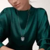Collar Panthere de Cartier – Oro blanco, esmeraldas, diamantes, ónix – Cartier
