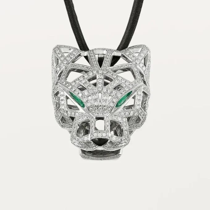 Collar Panthere de Cartier – Oro blanco, esmeraldas, diamantes, ónix – Cartier