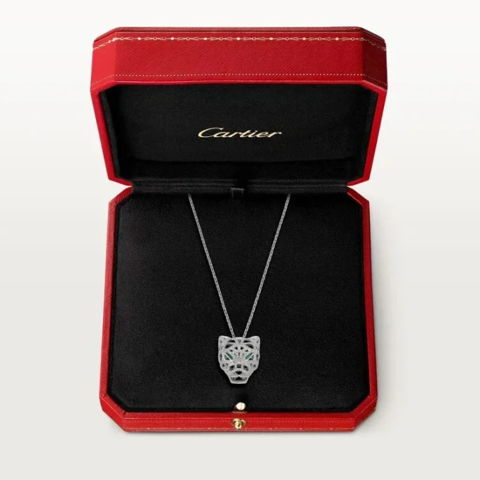 Collar Panthere de Cartier – Oro blanco, esmeraldas, diamantes, ónix – Cartier