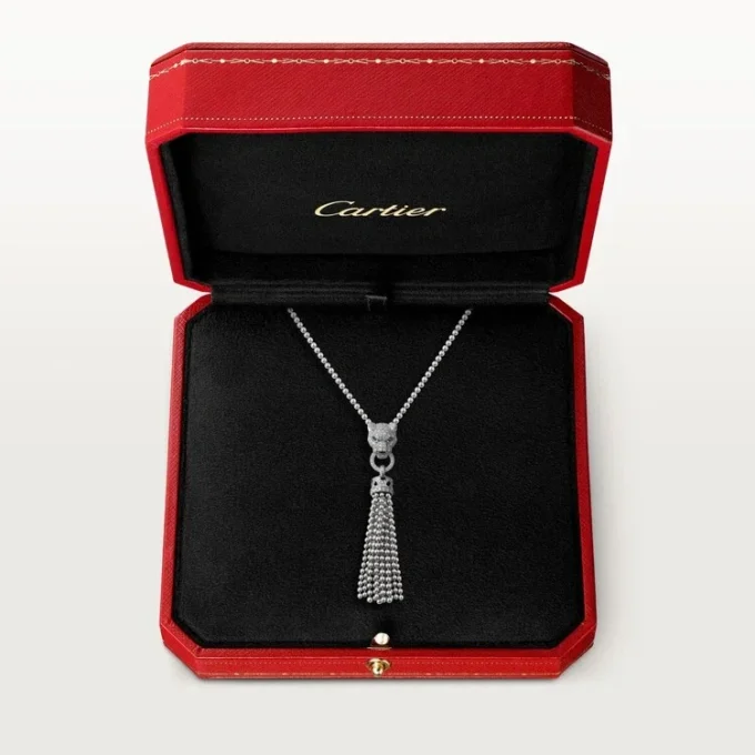 Collar Panthere De Cartier – Oro blanco, laca negra, esmeraldas, ónix, diamantes – Cartier