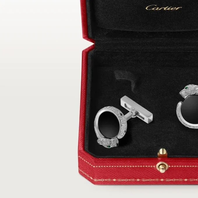 Gemelos Panthere De Cartier – Oro blanco rodiado, diamantes, esmeraldas, ónix – Cartier