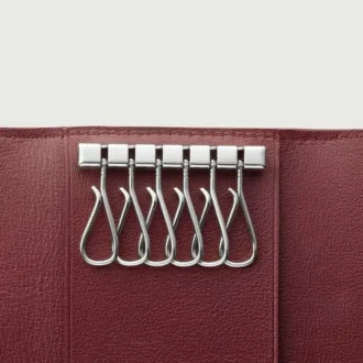 Llavero de 6 llaves, Must de Cartier – Piel de becerro negra, acabado en acero inoxidable – Cartier