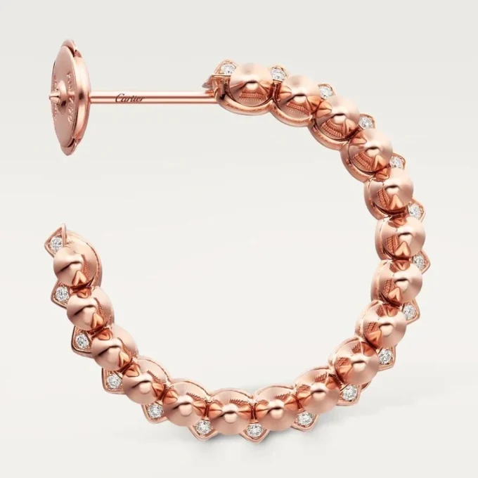 Pendientes de aro Clash de Cartier, modelo pequeño, con pavé