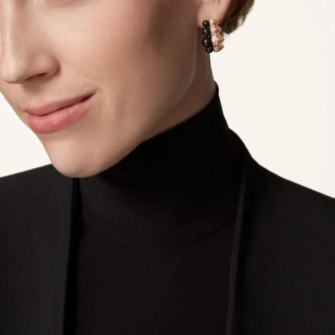 Pendientes de aro Clash de Cartier, ónix, modelo extragrande, diamantes