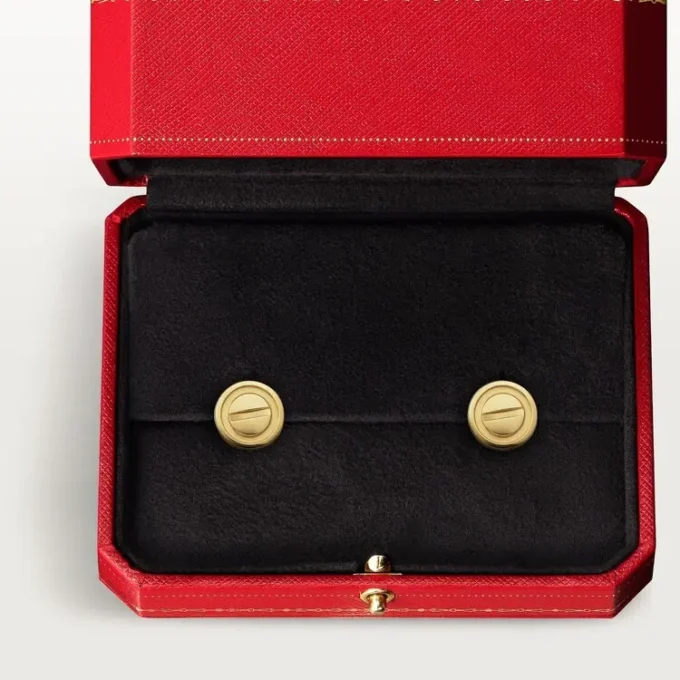Pendientes de botón Love en oro amarillo | Cartier EE. UU.