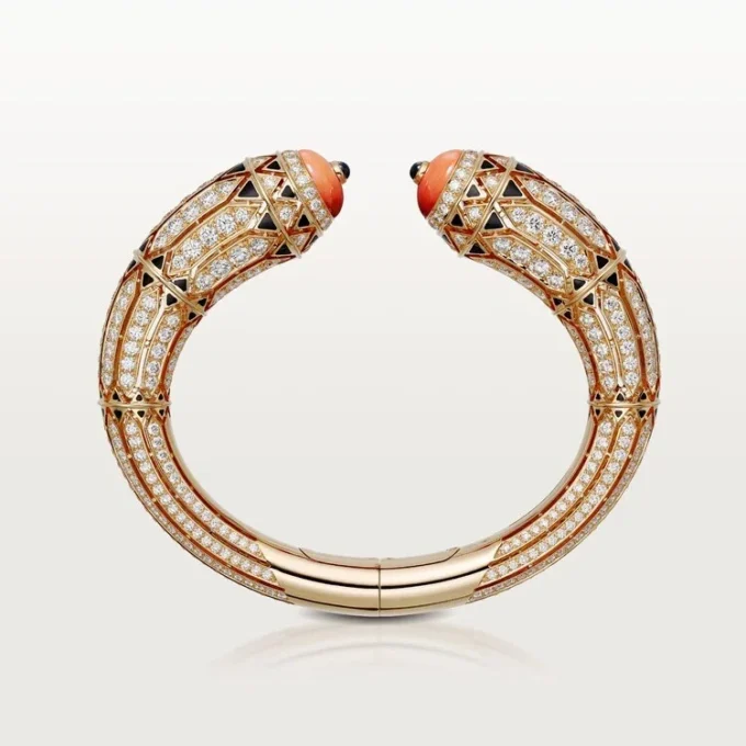 Pulsera de alta joyería – Oro rosa, coral, ónix, laca negra, diamantes – Cartier