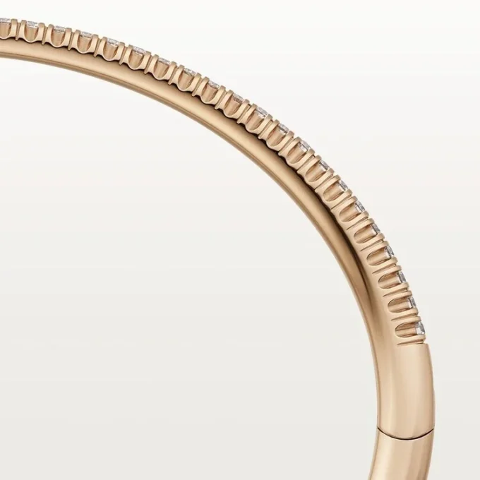 Pulsera Etincelle de Cartier, con medio pavé